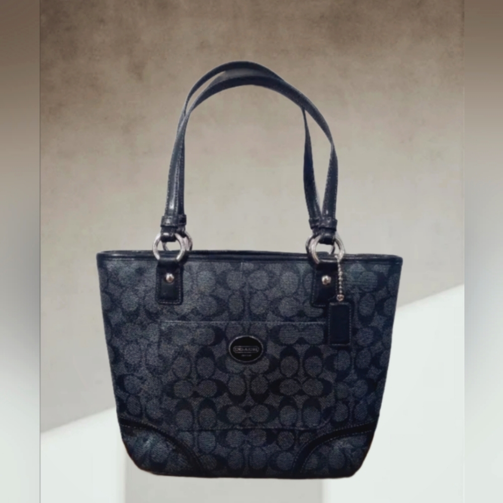 Coach Peyton signature tote